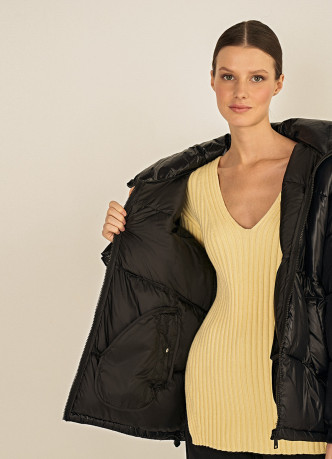 Объёмная куртка с капюшоном