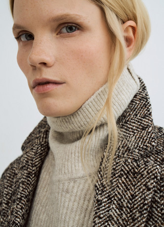 Вязаная манишка