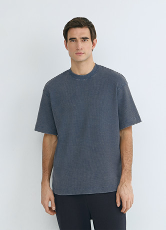 Футболка из структурной ткани