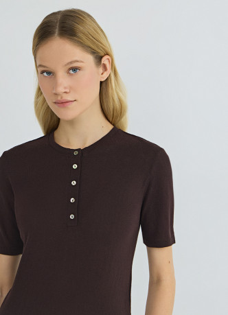 Футболка с вырезом "Хенли"