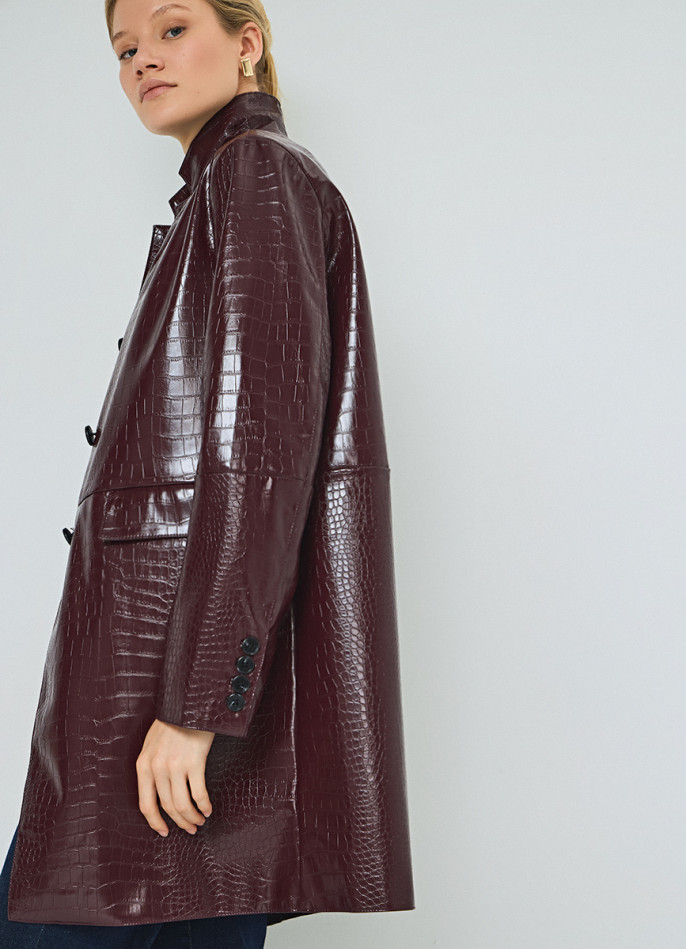 Плащ из искусственной кожи