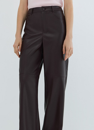 Прямые брюки из искусственной кожи