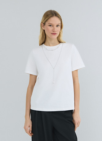 Футболка с ожерельем