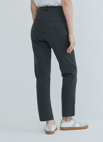 Узкие джинсы с высокой посадкой