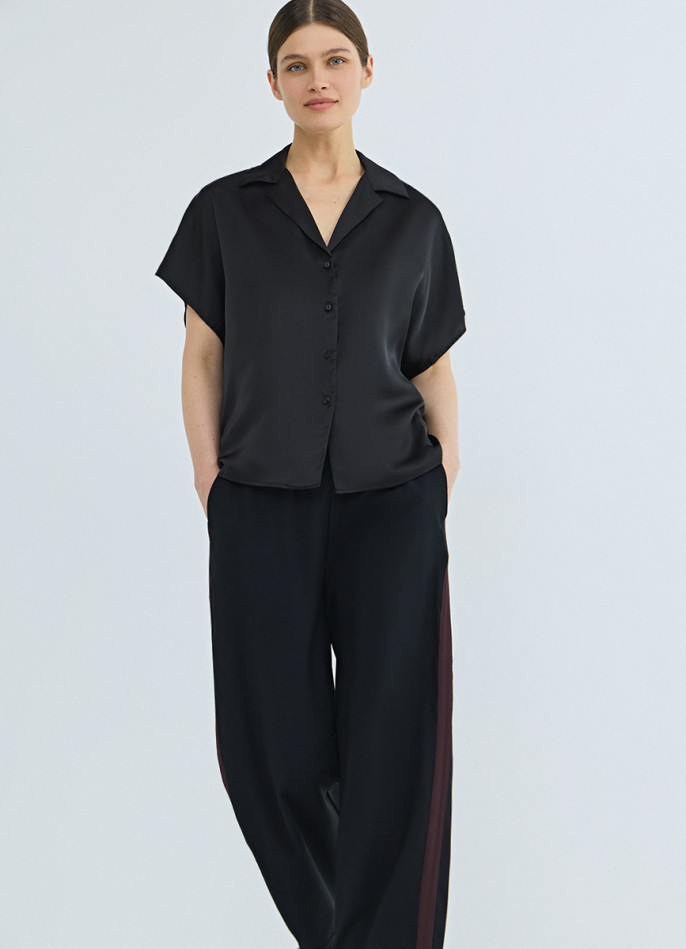 Прямые брюки с лампасами