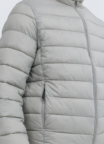 Утеплённая лёгкая куртка с воротником-стойкой