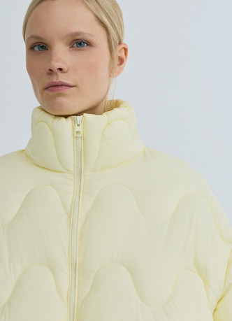 Короткая утеплённая куртка