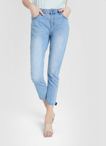 Узкие светло-голубые джинсы
