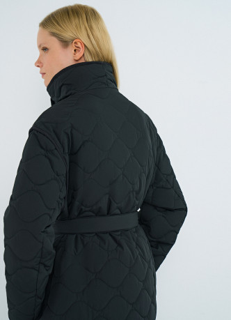 Длинное стёганое пальто с поясом