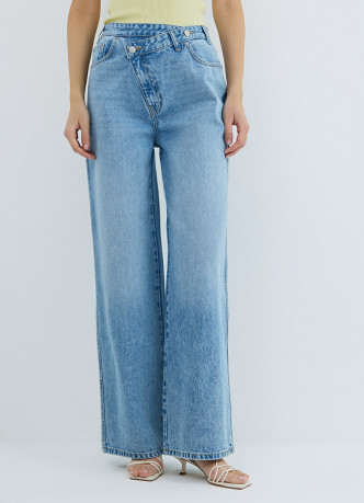 Широкие джинсы с асимметричной застёжкой