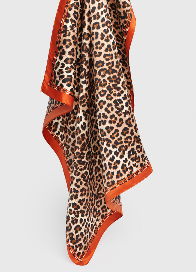 Платок женский с анималистичным принтом