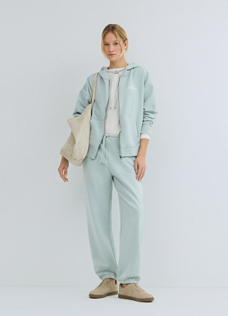 Толстовка на молнии с вышивкой