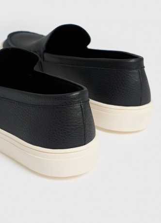 Слипоны с контрастной подошвой