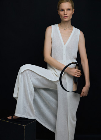 Удлинённый жилет из трикотажа