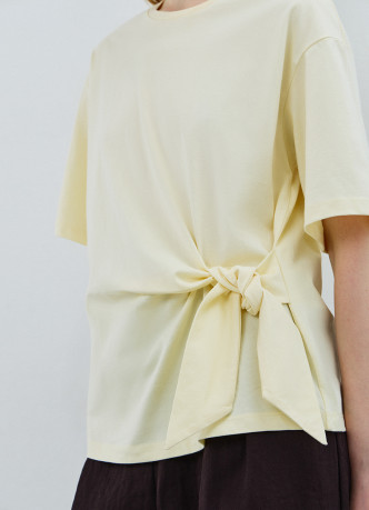 Футболка с декоративным узлом