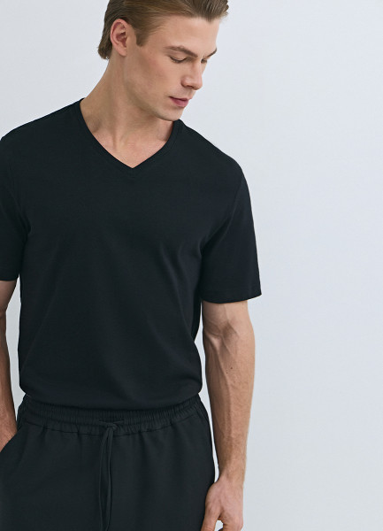 

Футболка с V-образным вырезом, Черный