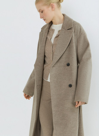 Длинное двубортное пальто с поясом