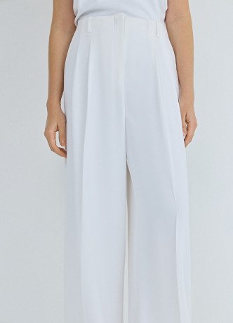 Прямые брюки со складками