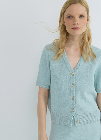 Укороченный кардиган с золотыми пуговицами