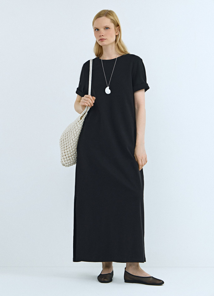 Платье-футболка с разрезом