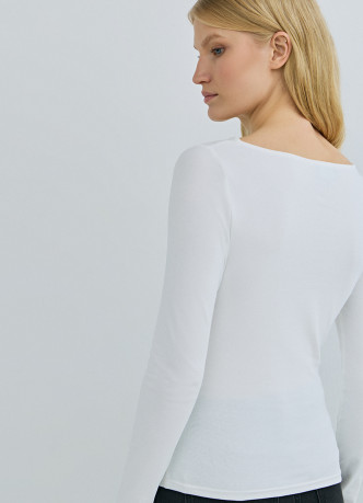 Лонгслив с вырезом лодочкой