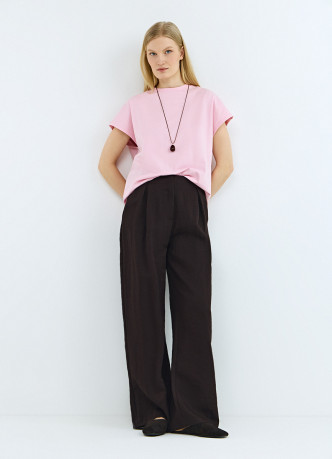 Футболка со спущенным плечом