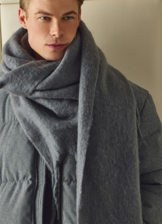 Однотонный шарф с бахромой