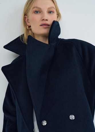 Короткое пальто на поясе