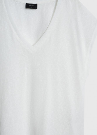 Футболка с V-образным вырезом