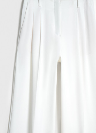 Прямые брюки со складками