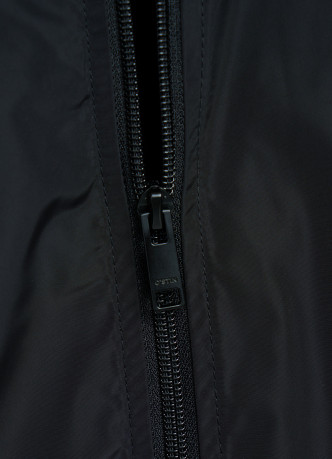 Бомбер с контрастными деталями