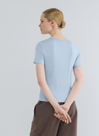 Приталенная футболка в рубчик