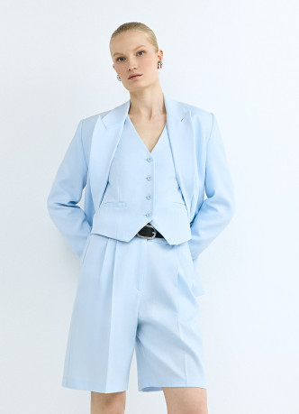 Шорты-бермуды со складками