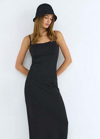 Приталенное платье на тонких бретелях