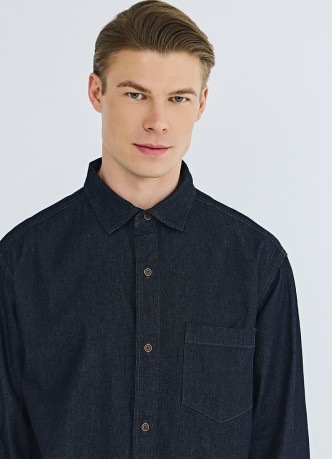 Джинсовая рубашка на пуговицах
