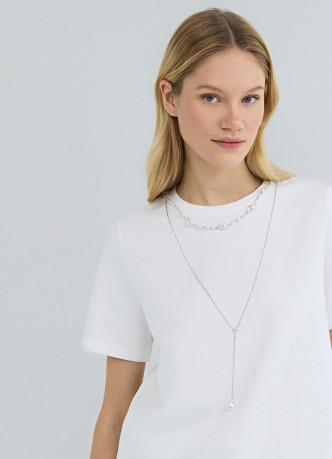 Футболка с ожерельем
