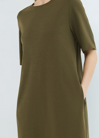 Платье-футболка с разрезом