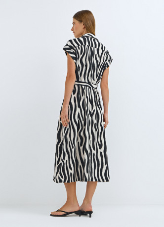 Приталенное платье-рубашка с принтом