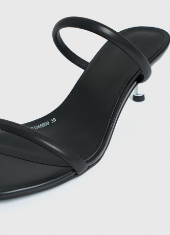 Босоножки на каблуке