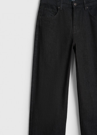 Прямые джинсы с высокой посадкой