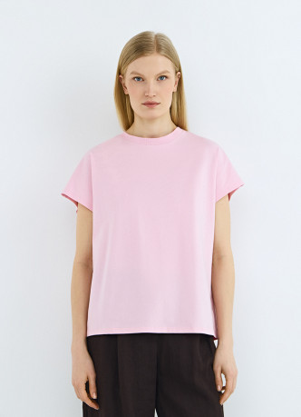 Футболка со спущенным плечом