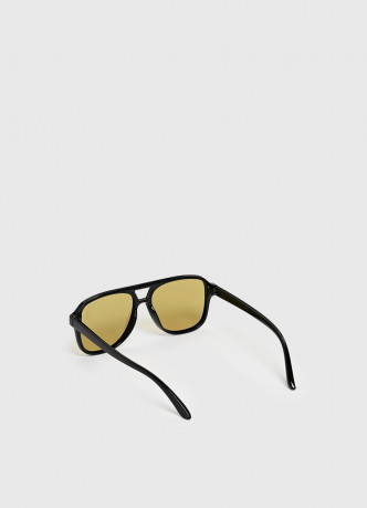 Солнцезащитные очки с цветными линзами