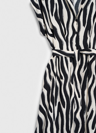 Приталенное платье-рубашка с принтом