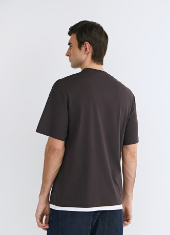 Футболка из плотного хлопка с контрастными деталями