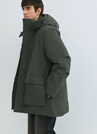 Утеплённая куртка с накладными карманами