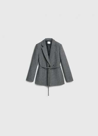 Однобортный жакет с тонким поясом