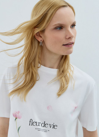 Футболка с цветочным принтом