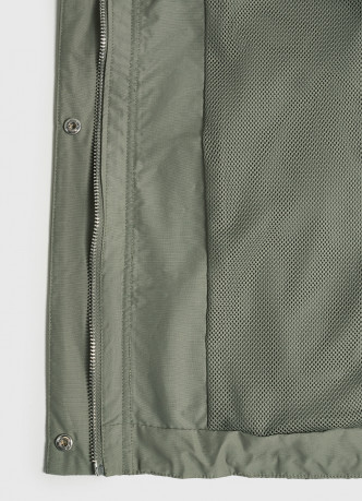 Лёгкая куртка с воротником-стойкой