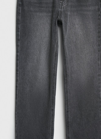 Прямые джинсы с высокой посадкой