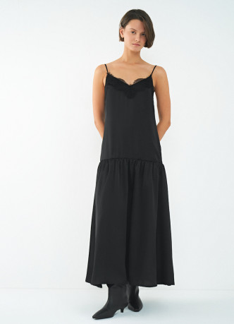 Платье с расклёшенной юбкой и кружевом